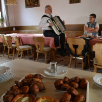 Hermann Frieser spielt auf